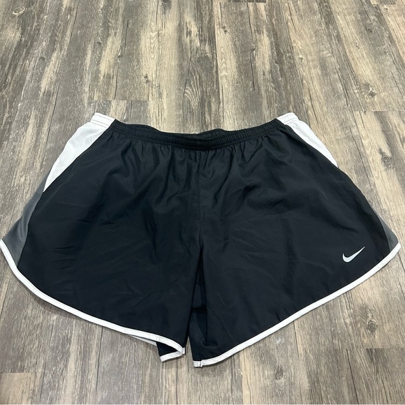 NIKE - Running Shorts - Picture 1 of 5